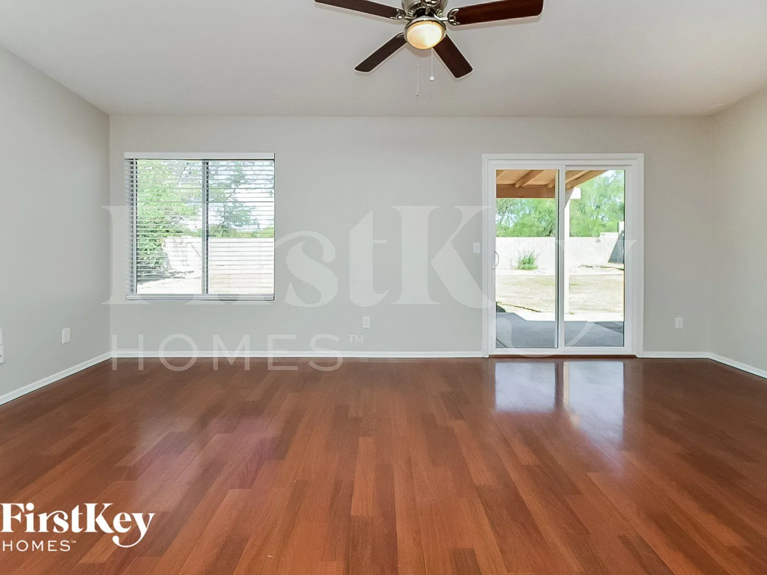 3 bed, 2.0 bath, 1358 sqft, $2,090 — Photo 2