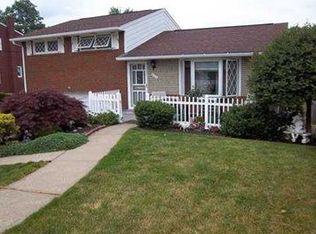 433 Blossom Dr, Pittsburgh, PA