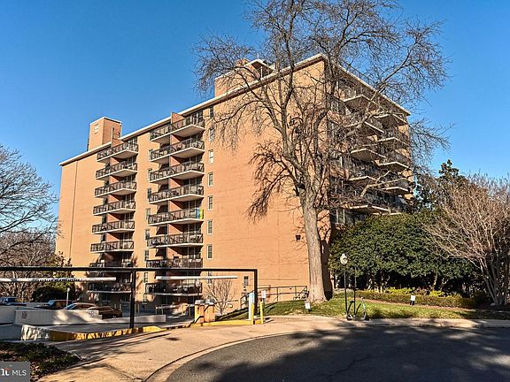 2nd image of 2030 N Adams St APT 1002