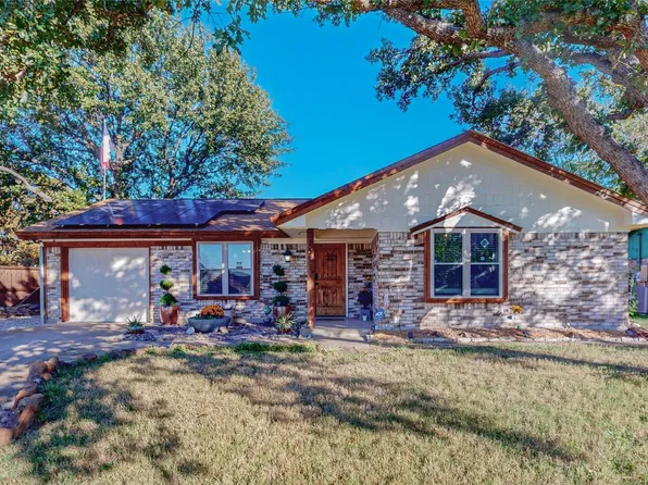 161 Lilac Ln, Azle, TX 76020