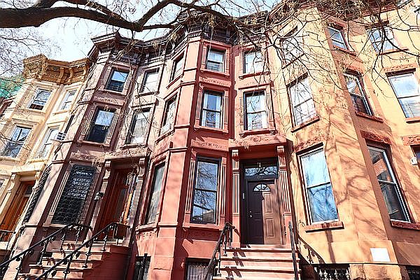 1st image of 479 Halsey St Floor 2