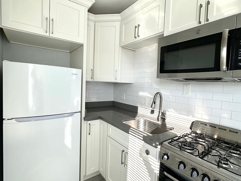 Modern Functional Kitchen - Stainless Steel Appliances, quartz counters, white shaker cabinets