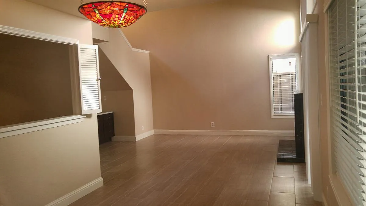 3 bed, 2.5 bath, 1700 sqft, $4,500 — Photo 2
