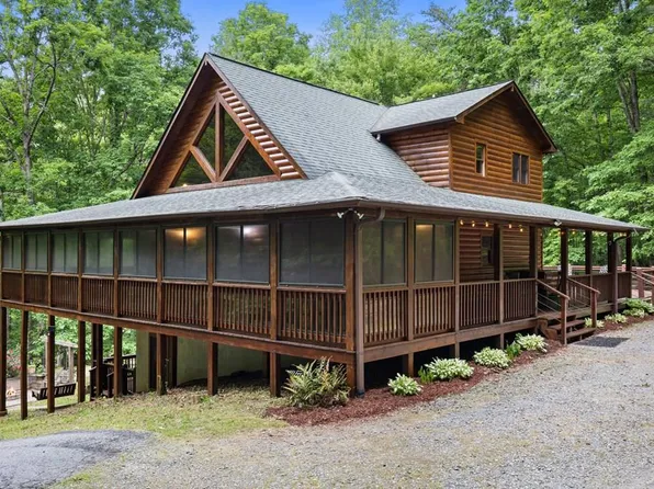 220 Solar Dr, Blue Ridge, GA 30513