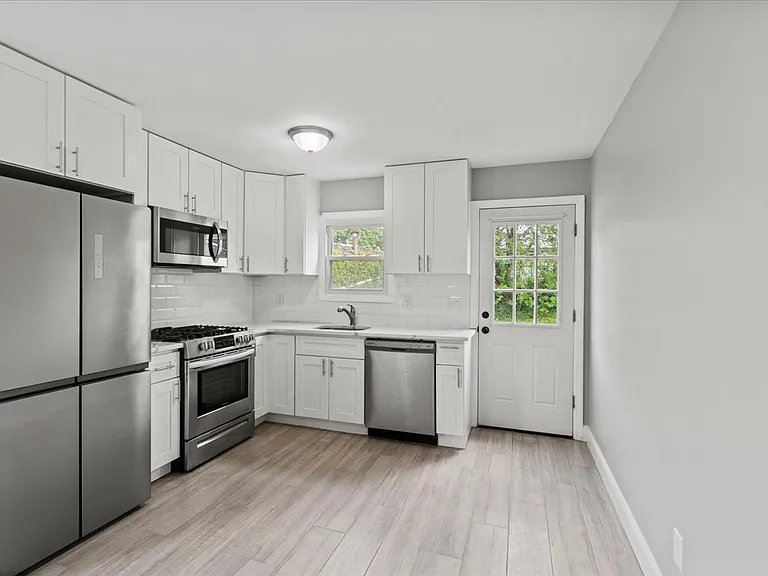 130 Gaston Ave #1 — Photo 15