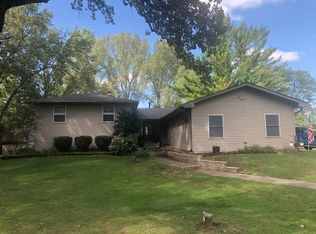 29W140 Old Farm Ln, Warrenville, IL 60555