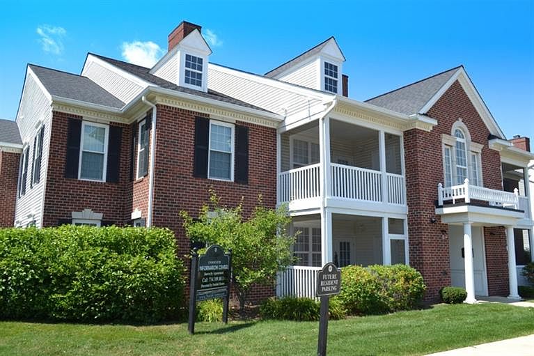 1st image of 1044 W Summerfield Glen Cir