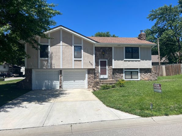 2104 E Arrowhead Dr