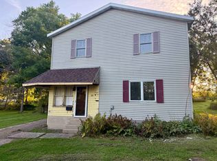305 Rosedale Ave, Fox Lake, WI 53933