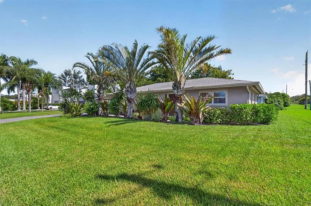 3 bed, 2.0 bath, 1274 sqft, $2,795 — Photo 3