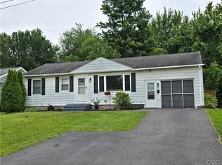 120 Oakley Dr, Syracuse, NY 13212