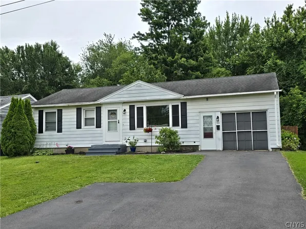 120 Oakley Dr, Syracuse, NY 13212