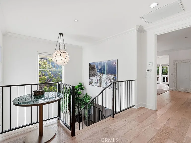 133 Hollister Ave — Photo 7