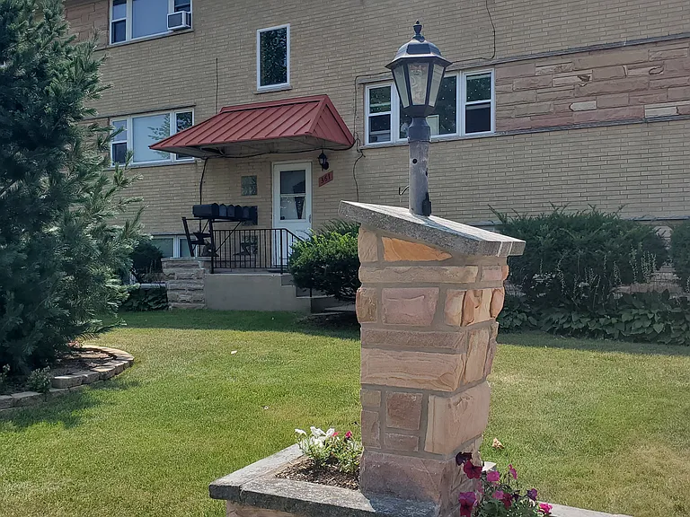 361 W Terra Cotta Ave #3 — Photo 1