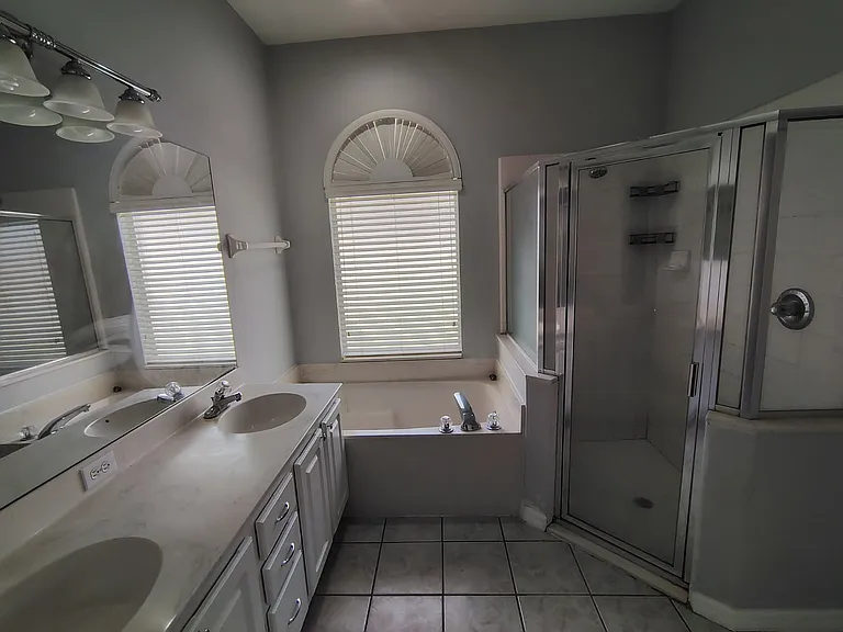 2605 Southpointe Ct — Photo 13