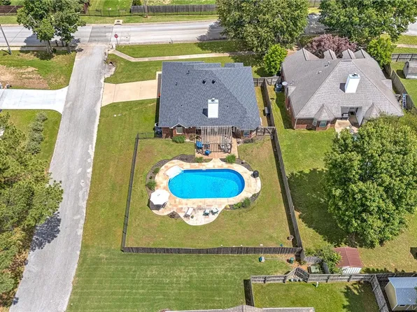 2046 Pine Woods Rd, Springdale, AR 72762