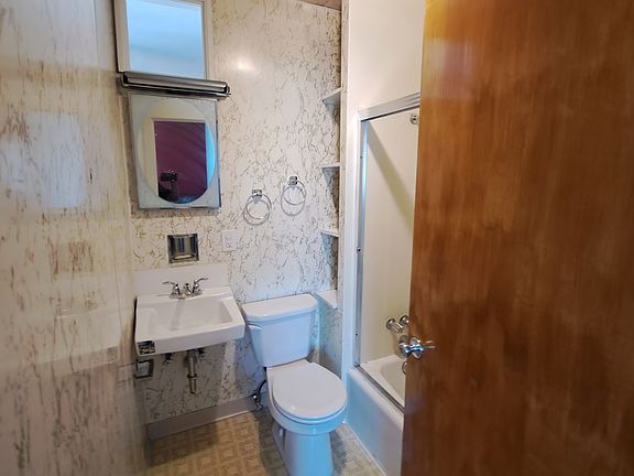 3rd image of 1758 Clinton St #2