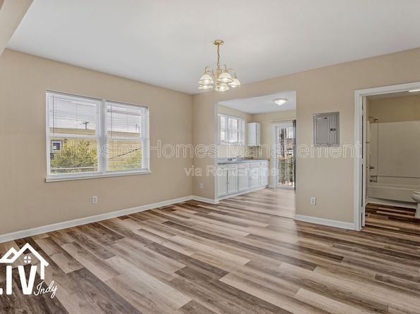 1317 Main St