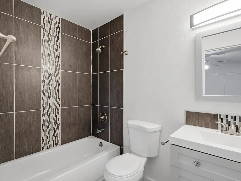 441 N Lamb Blvd #C — Photo 8