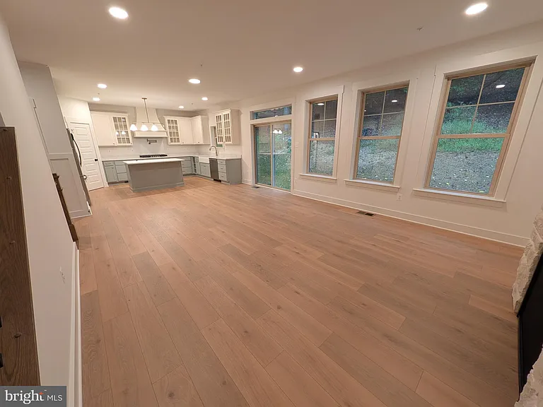 1490 Thurston Rd — Photo 6