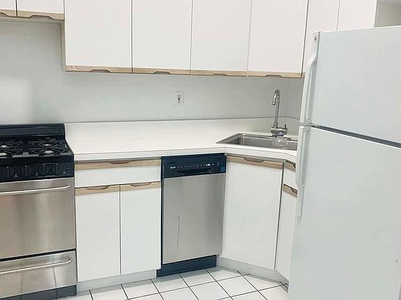 2nd image of 137 W 67th St #4E1