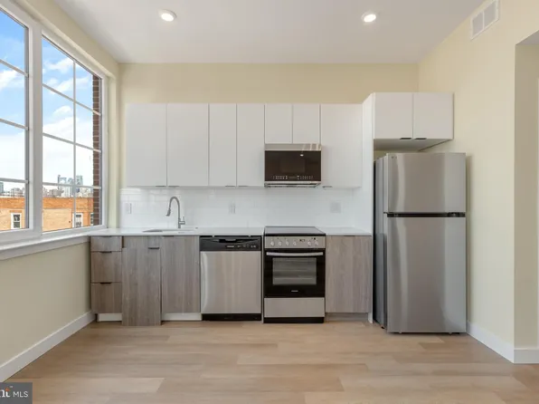 1701 S 4th St #402, Philadelphia, PA 19148