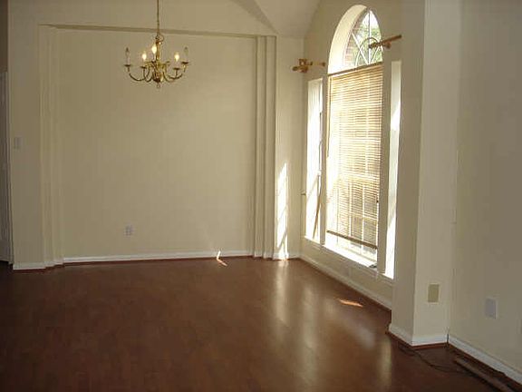 3rd image of 127 Chandler Ct