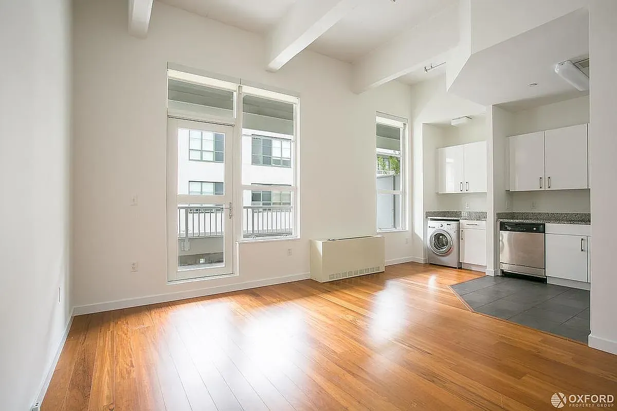 184 Kent — Photo 1