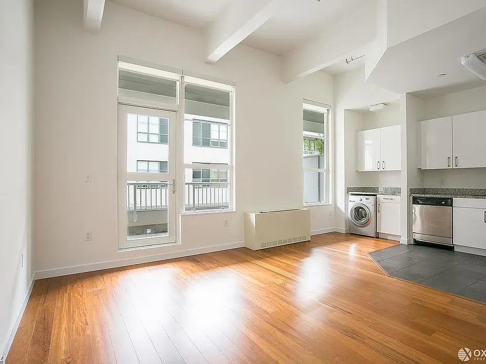 184 Kent Ave #D502