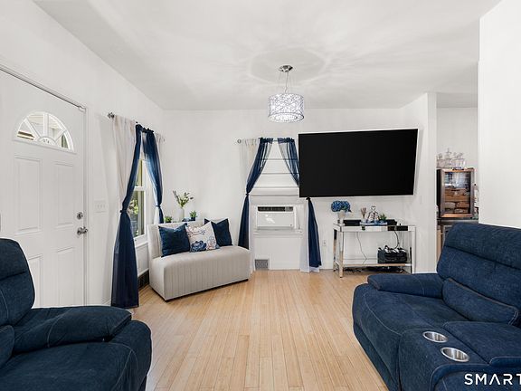 3rd image of 10 Addison Street