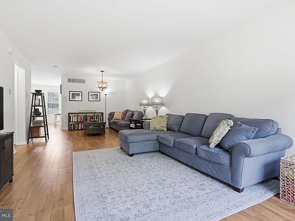 4th image of 64 Quince Cir