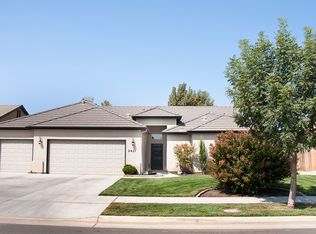 2421 N Mendonca Ct, Visalia, CA