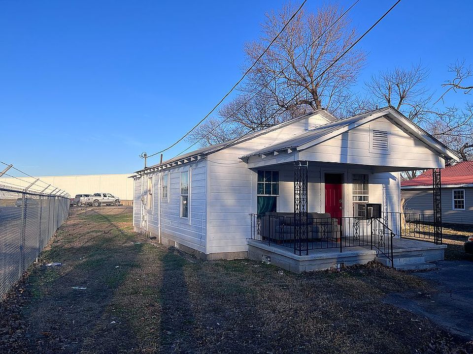 2nd image of 511 Rose Rd