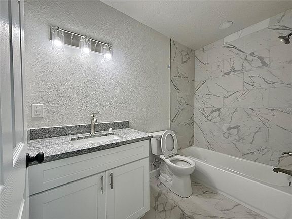 4th image of 1030 SE 18th Ter