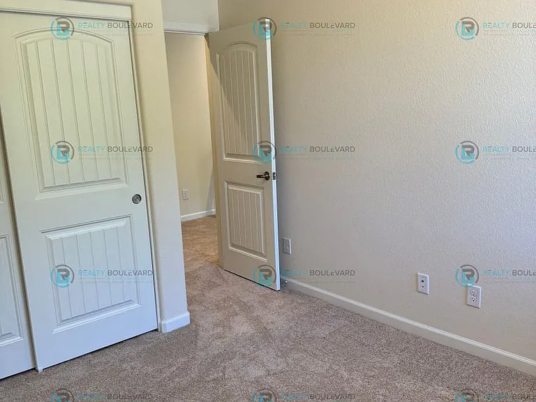 907 W End St — Photo 14