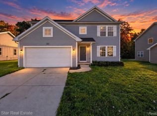 3668 Amber Oaks Dr, Howell, MI 48855