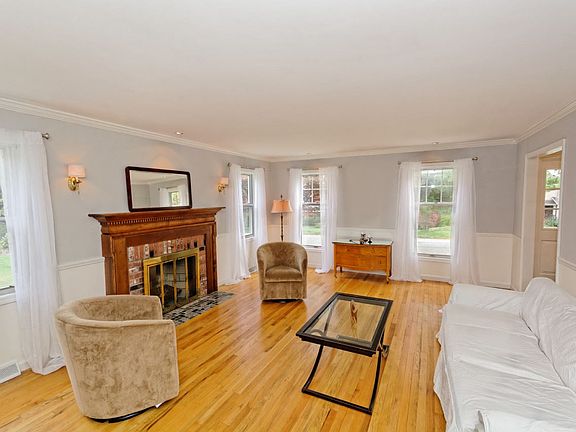 4th image of 16 Mountainwood Dr