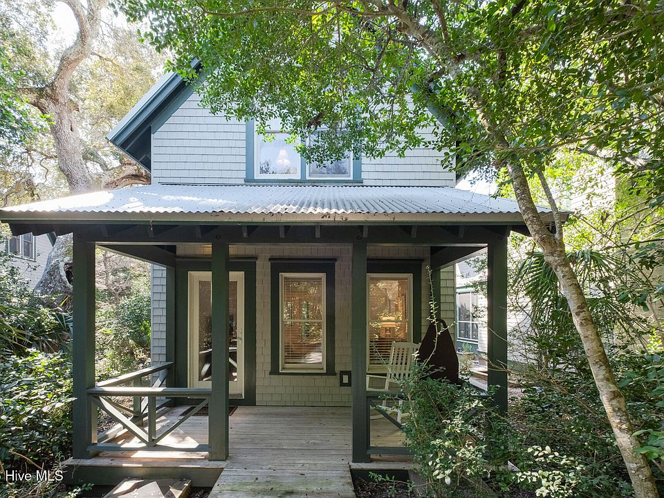 1st image of 621 Kinnakeet Way