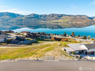 256 Apple Avenue, Chelan, WA