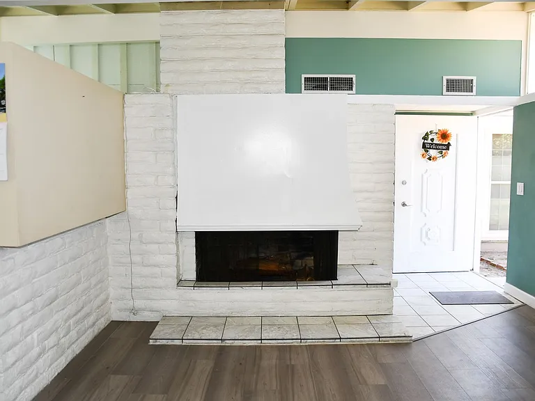 2432 W Transit Ave — Photo 7
