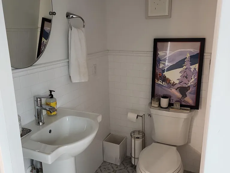 Powder room (half bath)