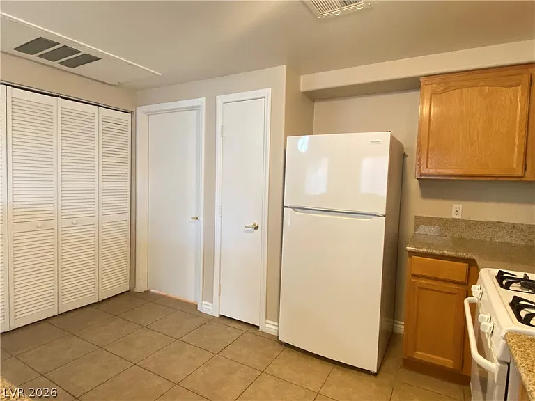 3400 Cabana Dr #2049 — Photo 8