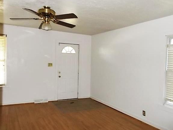 4th image of 1400 Oakley Ave