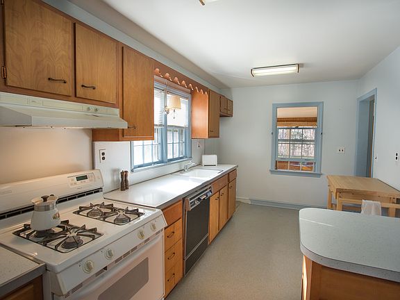 5th image of 25 Elmore Ave