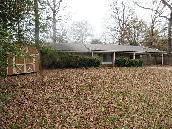 2nd image of 10 White Oak Dr