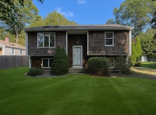 53 Wake Robin Trl, Saunderstown, RI 02874