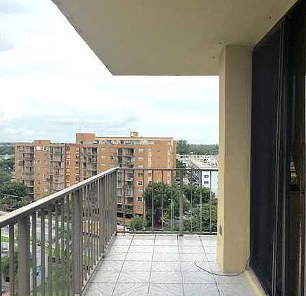 4th image of 1470 NE 123rd St #10016