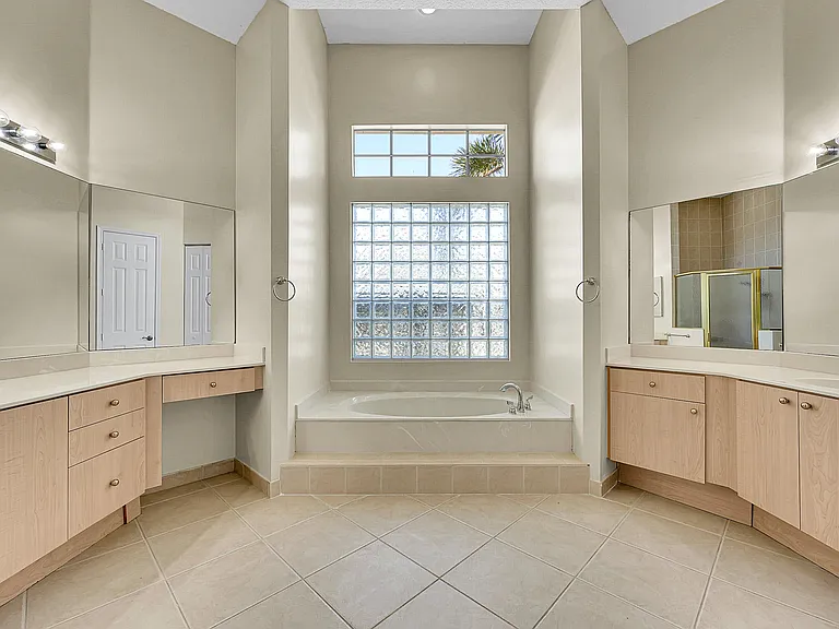 211 NW Pleasant Grove Way — Photo 13