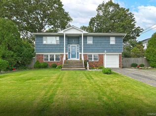 245 N Fulton Avenue, Lindenhurst, NY 11757