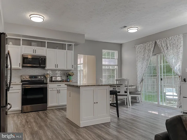 48221 Keel Dr — Photo 15